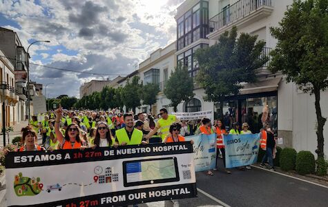 Ms de 350 personas asisten en Valencia de Alcntara a la manifestacin por una sanidad digna en la comarca