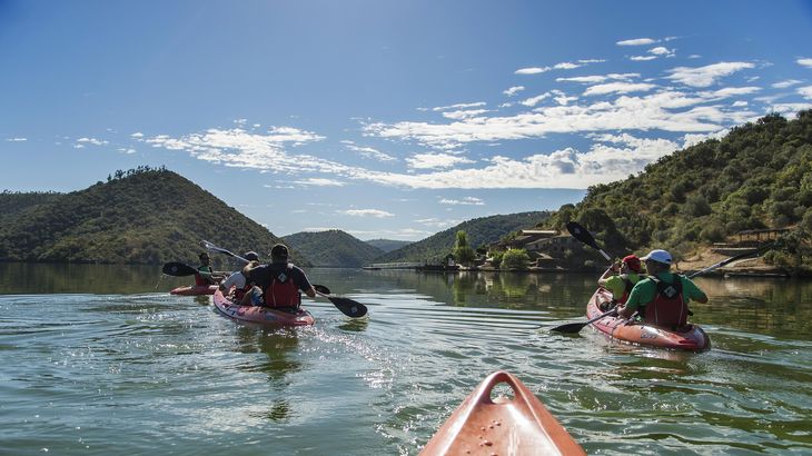 Deporte y turismo a bordo de kayaks